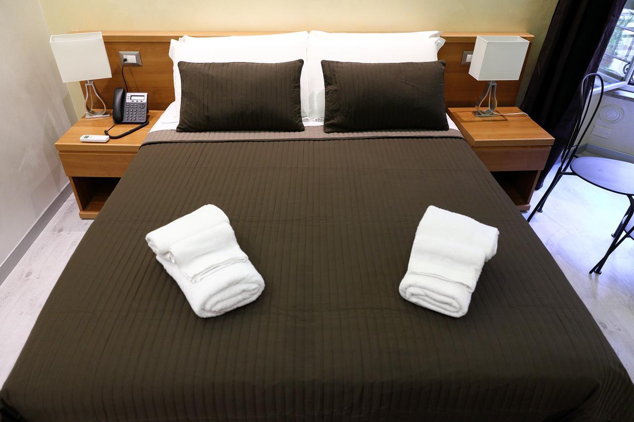 Mirko Luxury Inn Rom Exterior foto